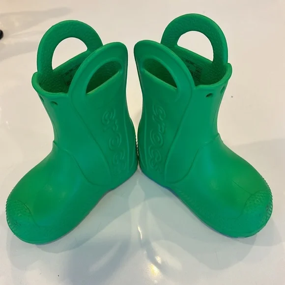 Crocs toddler size 7 green rain boots. - Picture 2 of 4